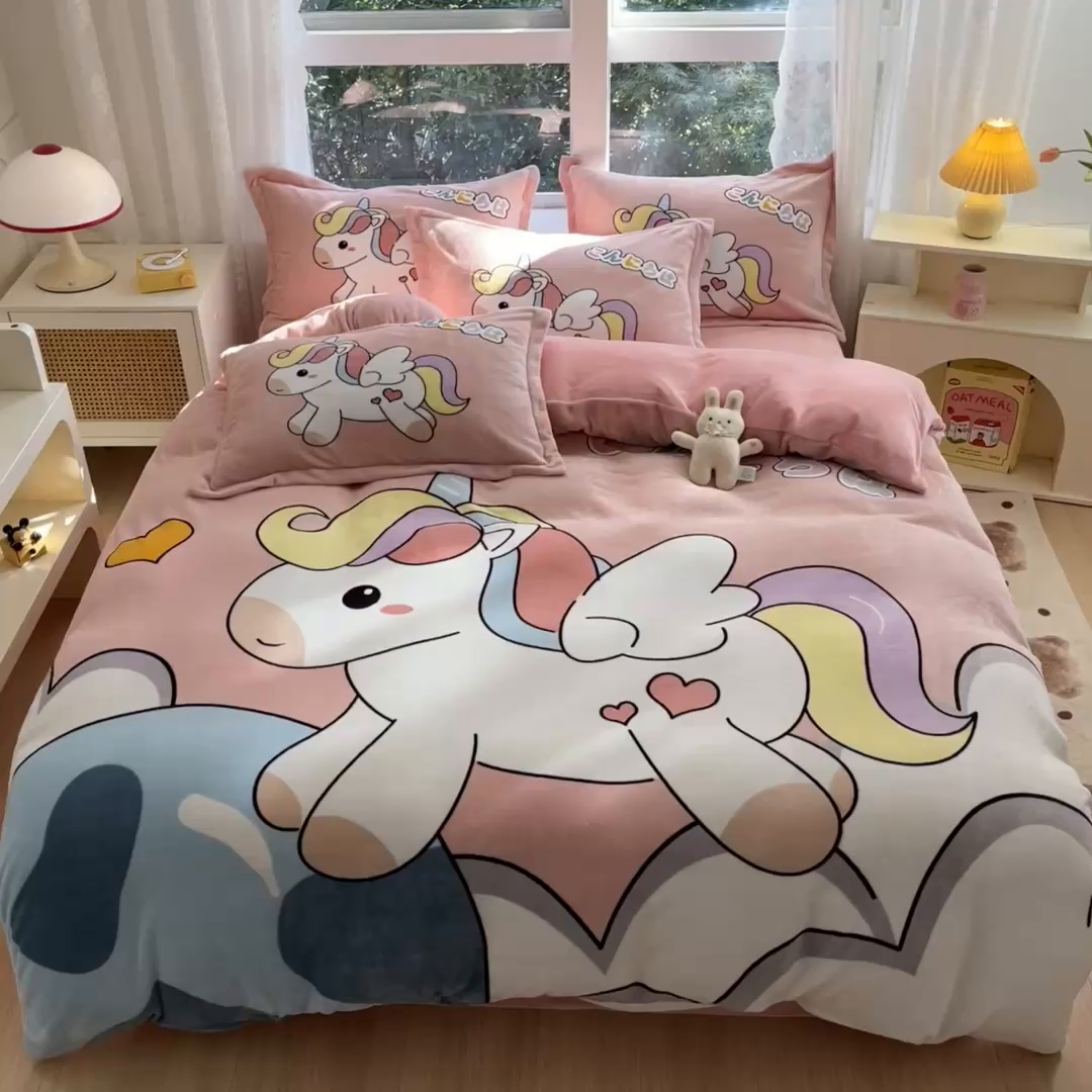91家纺网 家纺一手货源 找家纺 喜梦缘 2025年新款大版小版卡通牛奶绒四件套 独角兽
