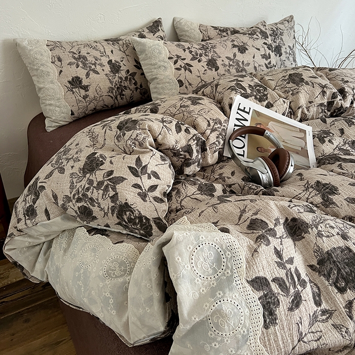 91家纺网 家纺一手货源 找家纺 梵克保罗 2025新款亚麻复古花边系列四件套 茶野