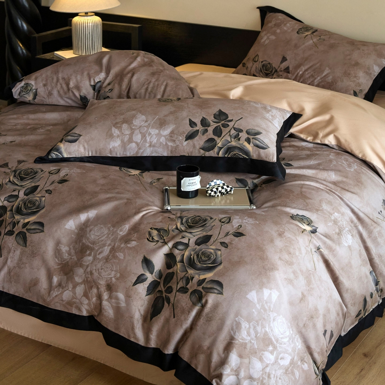 91家纺网 家纺一手货源 找家纺 帝王家纺 2025新款爆款秋冬印花四件套轻奢高级感磨毛超柔亲肤四季款 玫瑰之约-咖