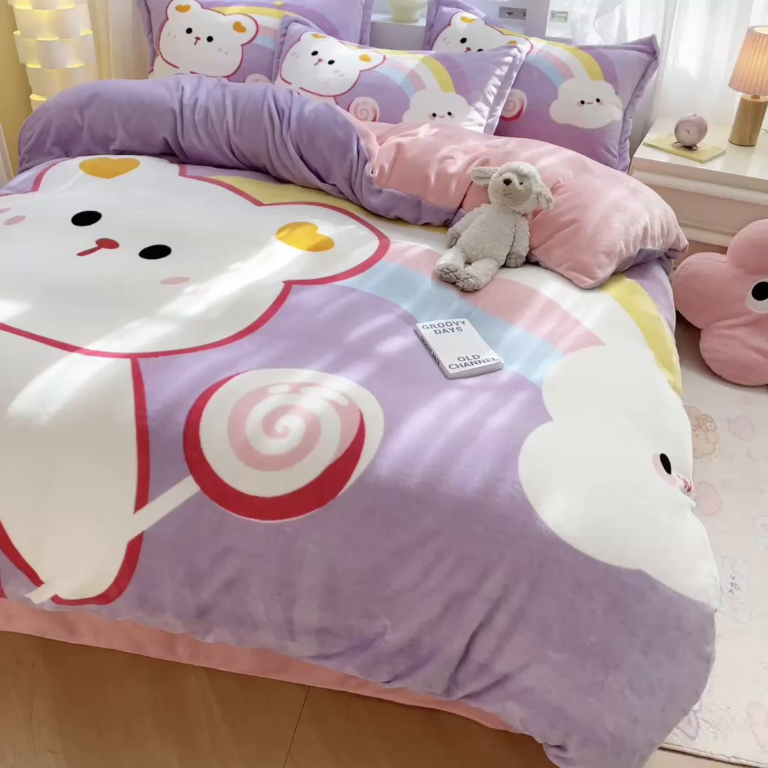 91家纺网 家纺一手货源 找家纺 喜梦缘 2025年新款大版小版卡通牛奶绒四件套 彩虹熊