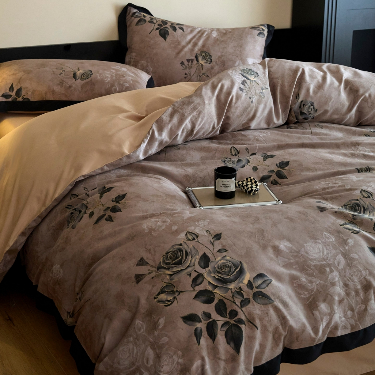 91家纺网 家纺一手货源 找家纺 帝王家纺 2025新款爆款秋冬印花四件套轻奢高级感磨毛超柔亲肤四季款 玫瑰之约-咖