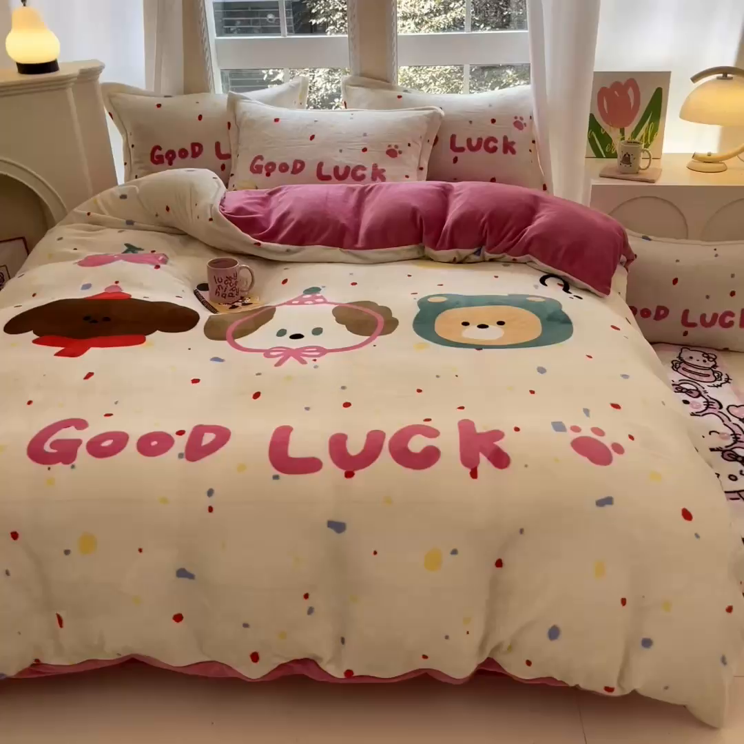 91家纺网 家纺一手货源 找家纺 喜梦缘 2025年新款大版小版卡通牛奶绒四件套 波点熊仔