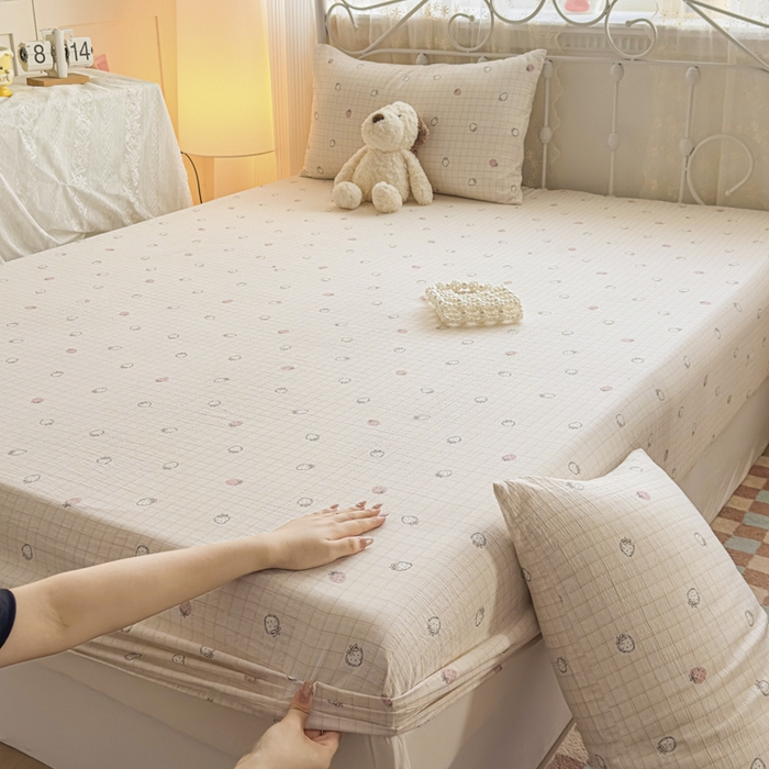 91家纺网 家纺一手货源 找家纺 爱彼家纺 2025新款水洗水洗棉印花床笠单品床笠床笠三件套风格二 格文草莓