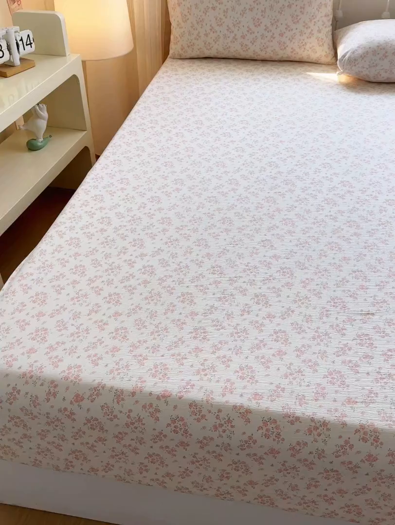 91家纺网 家纺一手货源 找家纺 爱彼家纺 2025新款水洗水洗棉印花床笠单品床笠床笠三件套风格二 浅粉碎花