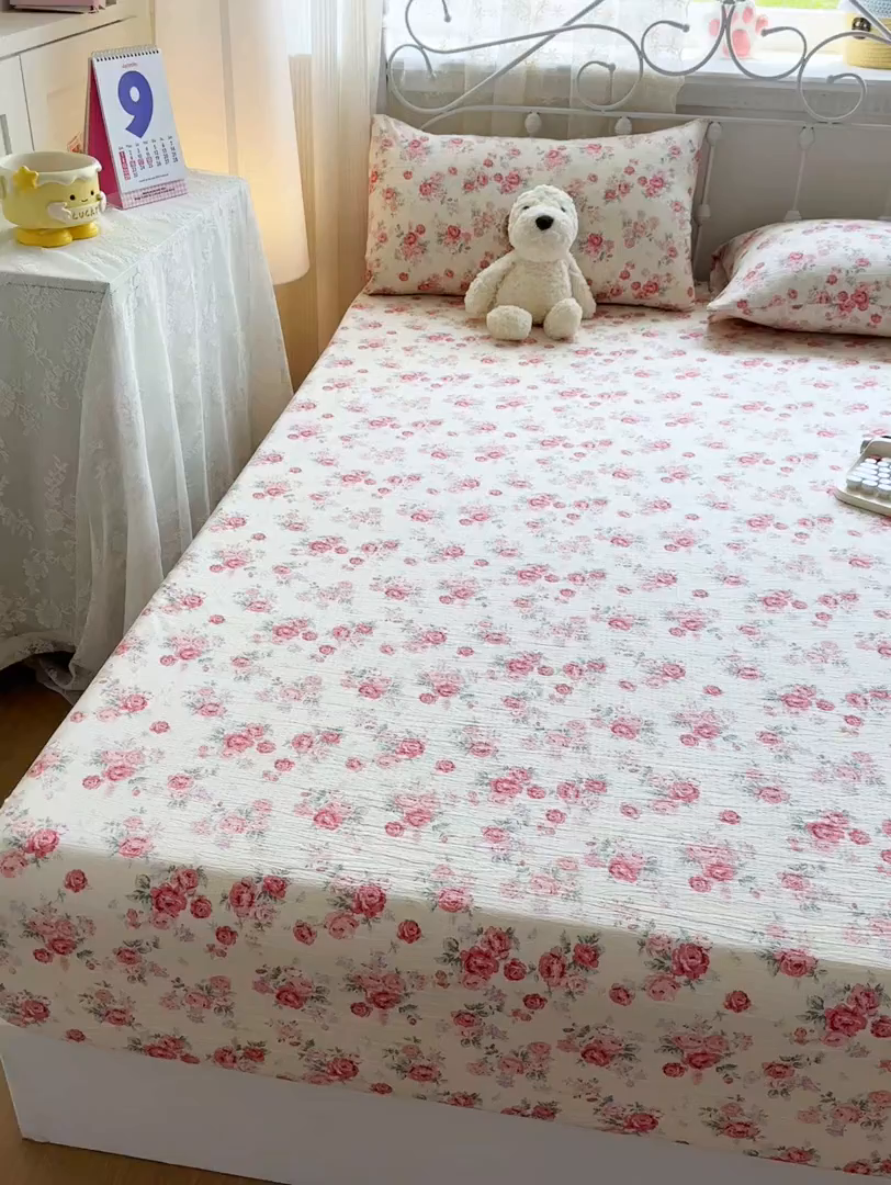 91家纺网 家纺一手货源 找家纺 爱彼家纺 2025新款水洗水洗棉印花床笠单品床笠床笠三件套风格二 柔粉蔷薇绘