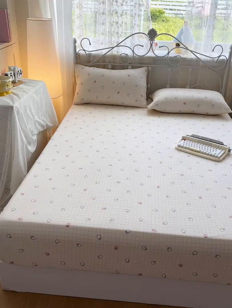 91家纺网 家纺一手货源 找家纺 爱彼家纺 2025新款水洗水洗棉印花床笠单品床笠床笠三件套风格二 格文草莓