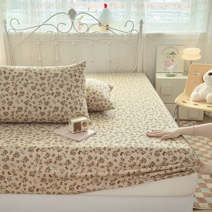 91家纺网 家纺一手货源 找家纺 爱彼家纺 2025新款水洗水洗棉印花床笠单品床笠床笠三件套风格二 莓花蝶语