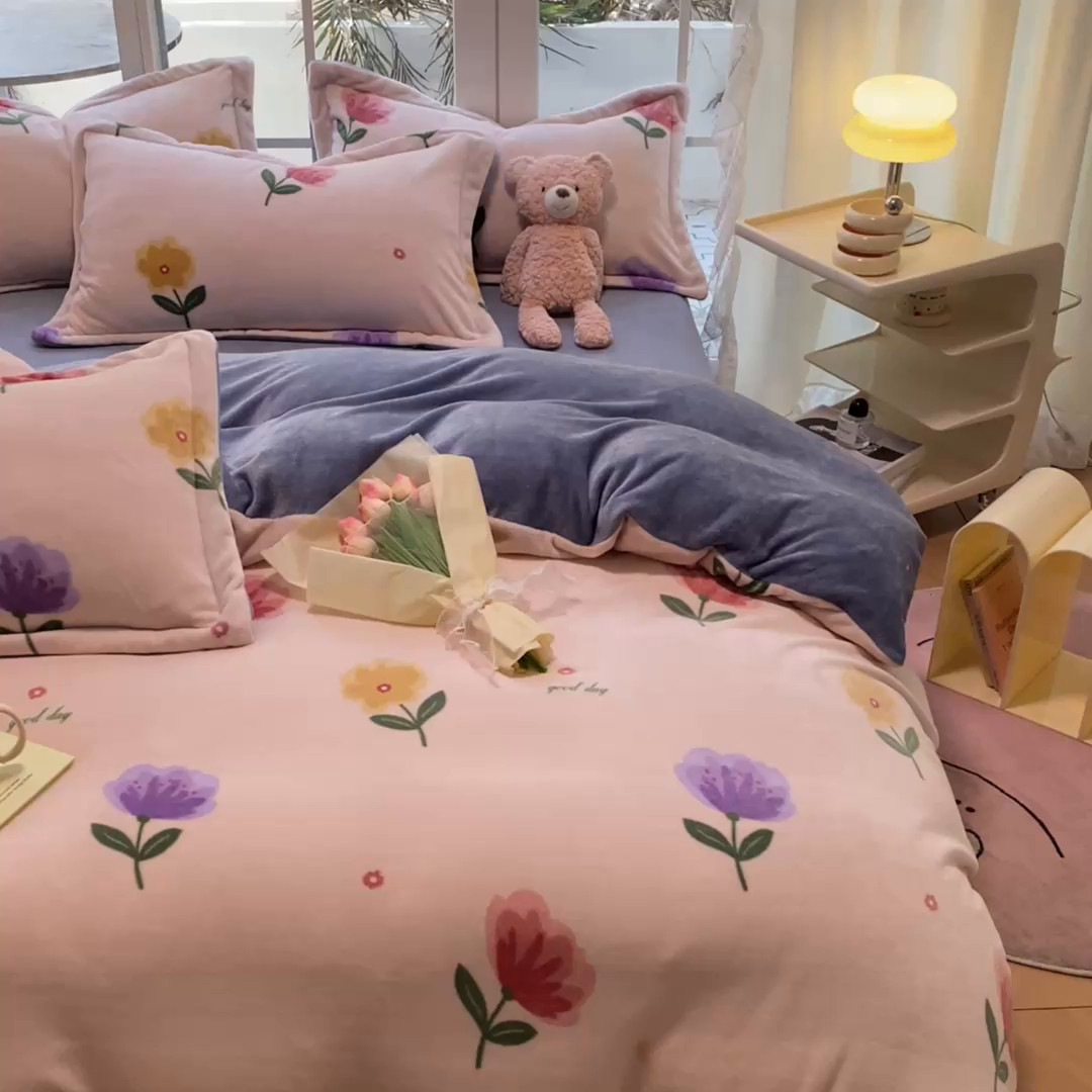91家纺网 家纺一手货源 找家纺 喜梦缘 2025年新款大版小版卡通牛奶绒四件套 郁金香