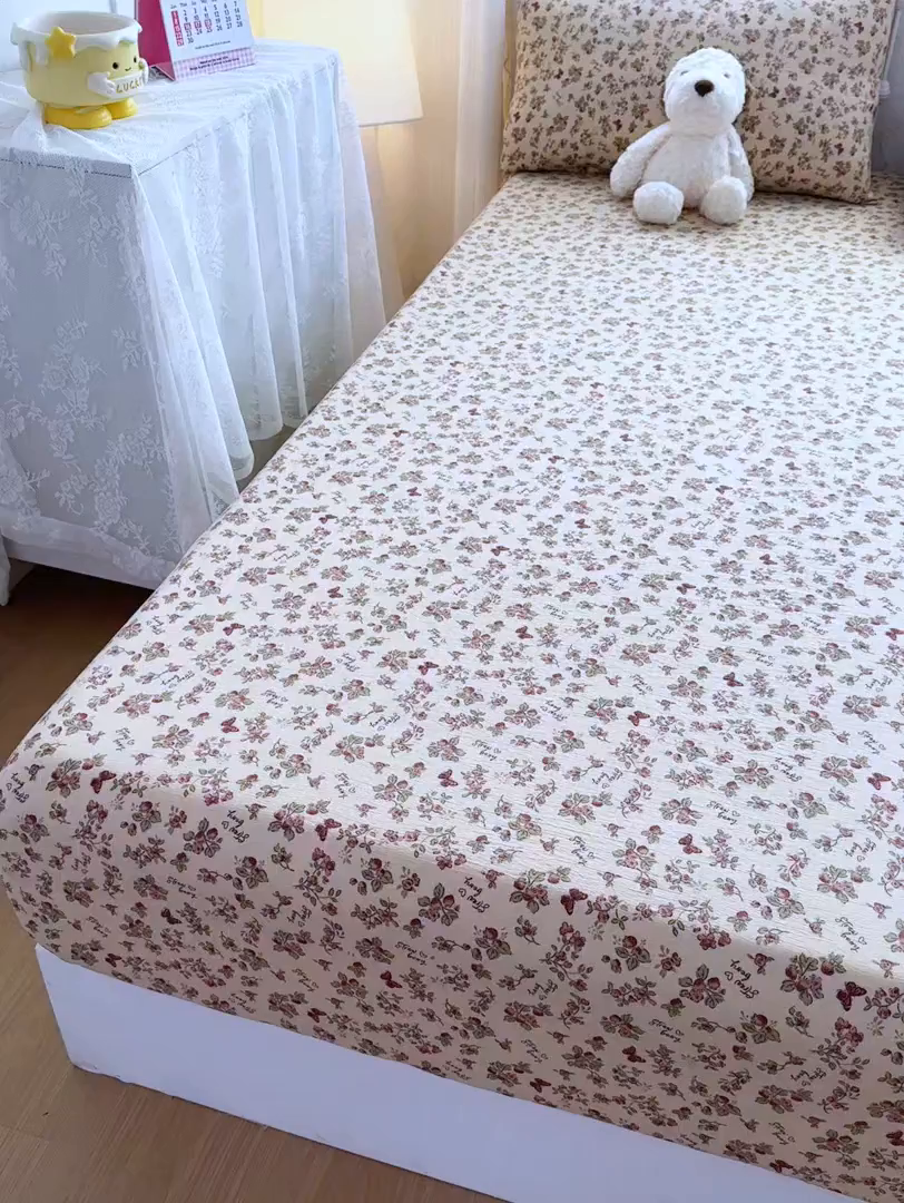 91家纺网 家纺一手货源 找家纺 爱彼家纺 2025新款水洗水洗棉印花床笠单品床笠床笠三件套风格二 莓花蝶语