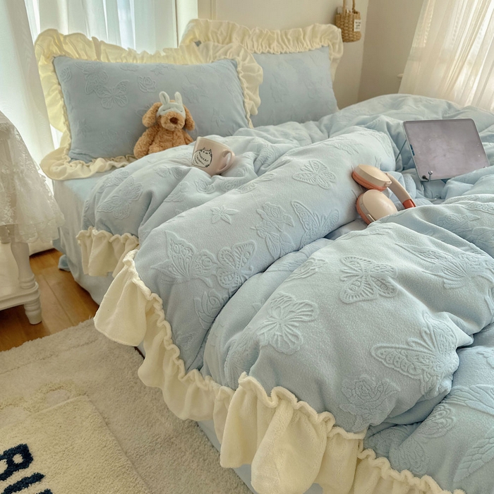 91家纺网 家纺一手货源 找家纺 （总）六巷胡同 2025新款韩版花蝶仙踪A类全消光牛奶绒花边四件套