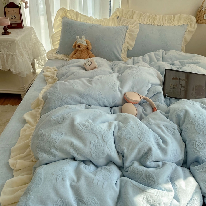 91家纺网 家纺一手货源 找家纺 （总）六巷胡同 2025新款韩版花蝶仙踪A类全消光牛奶绒花边四件套