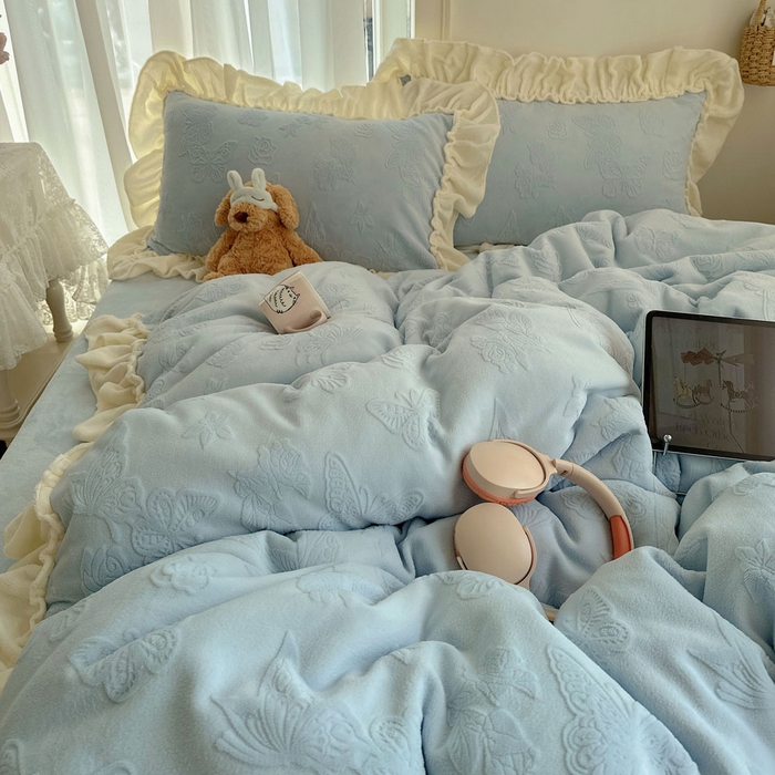 91家纺网 家纺一手货源 找家纺 （总）六巷胡同 2025新款韩版花蝶仙踪A类全消光牛奶绒花边四件套