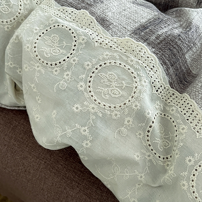 91家纺网 家纺一手货源 找家纺 梵克保罗 2025新款亚麻复古花边系列四件套 方格灰