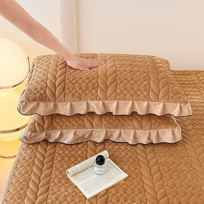 91家纺网 家纺一手货源 找家纺 梦舒羽 2025新款牛奶绒花边夹棉枕套单人宿舍枕芯套枕头套一对-轻奢 花边轻奢款-奶茶咖