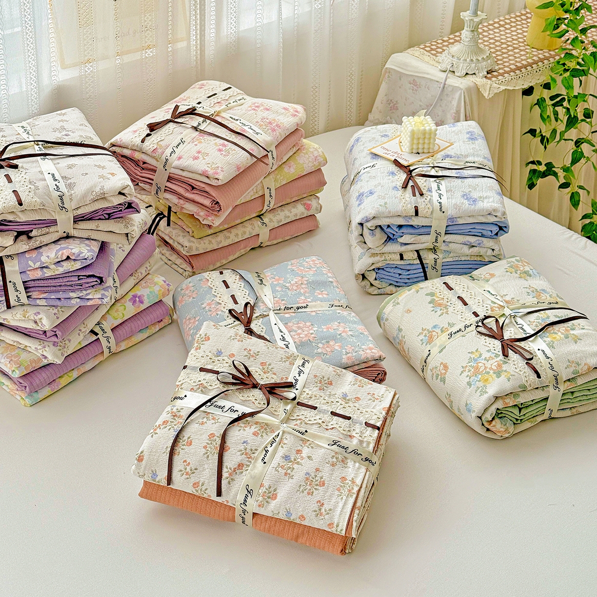 91家纺网 家纺一手货源 找家纺 梵克保罗 2025新款古法水洗棉全棉花边蝴蝶结四件套 组合图仅供展示