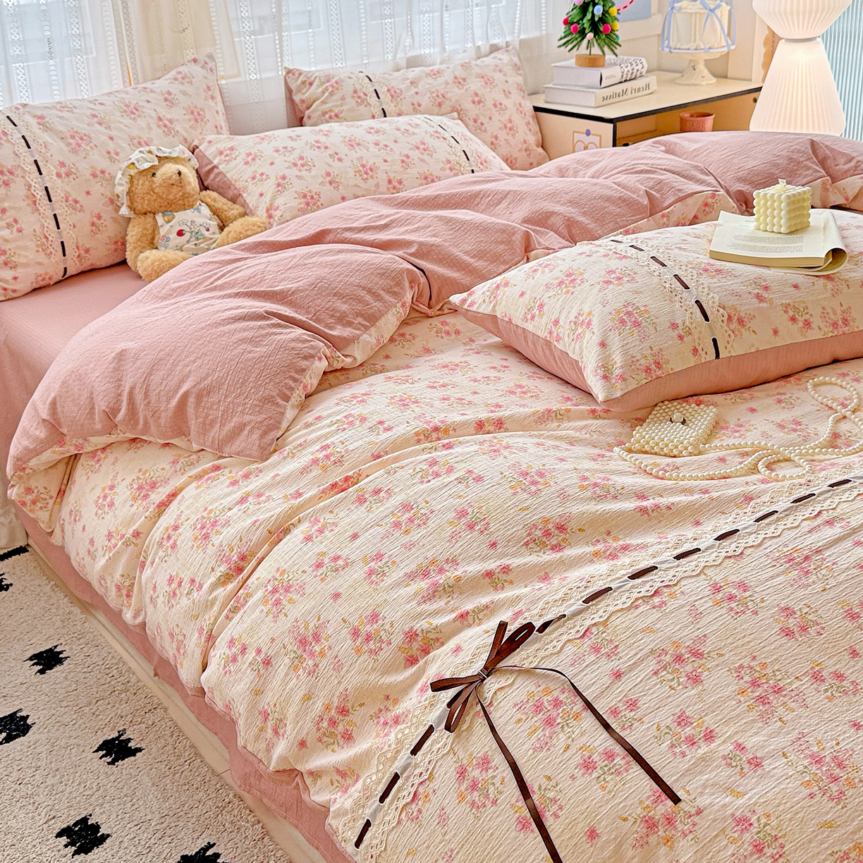 91家纺网 家纺一手货源 找家纺 梵克保罗 2025新款古法水洗棉全棉花边蝴蝶结四件套 雅漫花语