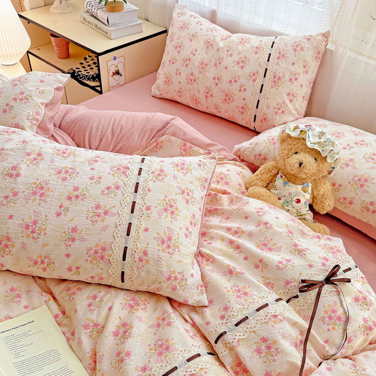 91家纺网 家纺一手货源 找家纺 梵克保罗 2025新款古法水洗棉全棉花边蝴蝶结四件套 雅漫花语