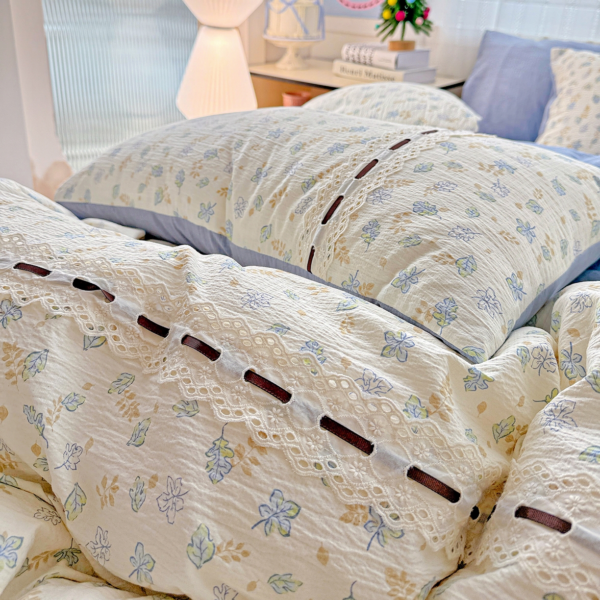 91家纺网 家纺一手货源 找家纺 梵克保罗 2025新款古法水洗棉全棉花边蝴蝶结四件套 鸢尾兰