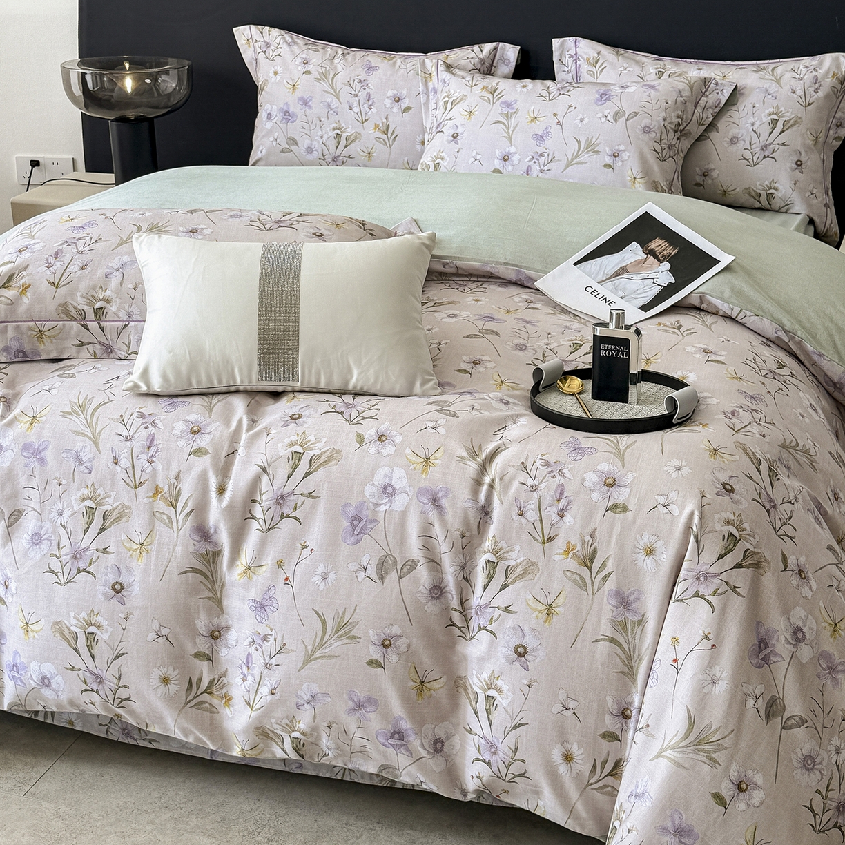 91家纺网 家纺一手货源 找家纺 梵克保罗 2025秋冬新款数码印花全棉磨毛单被套三件套四件套系列 唯有暗香-灰