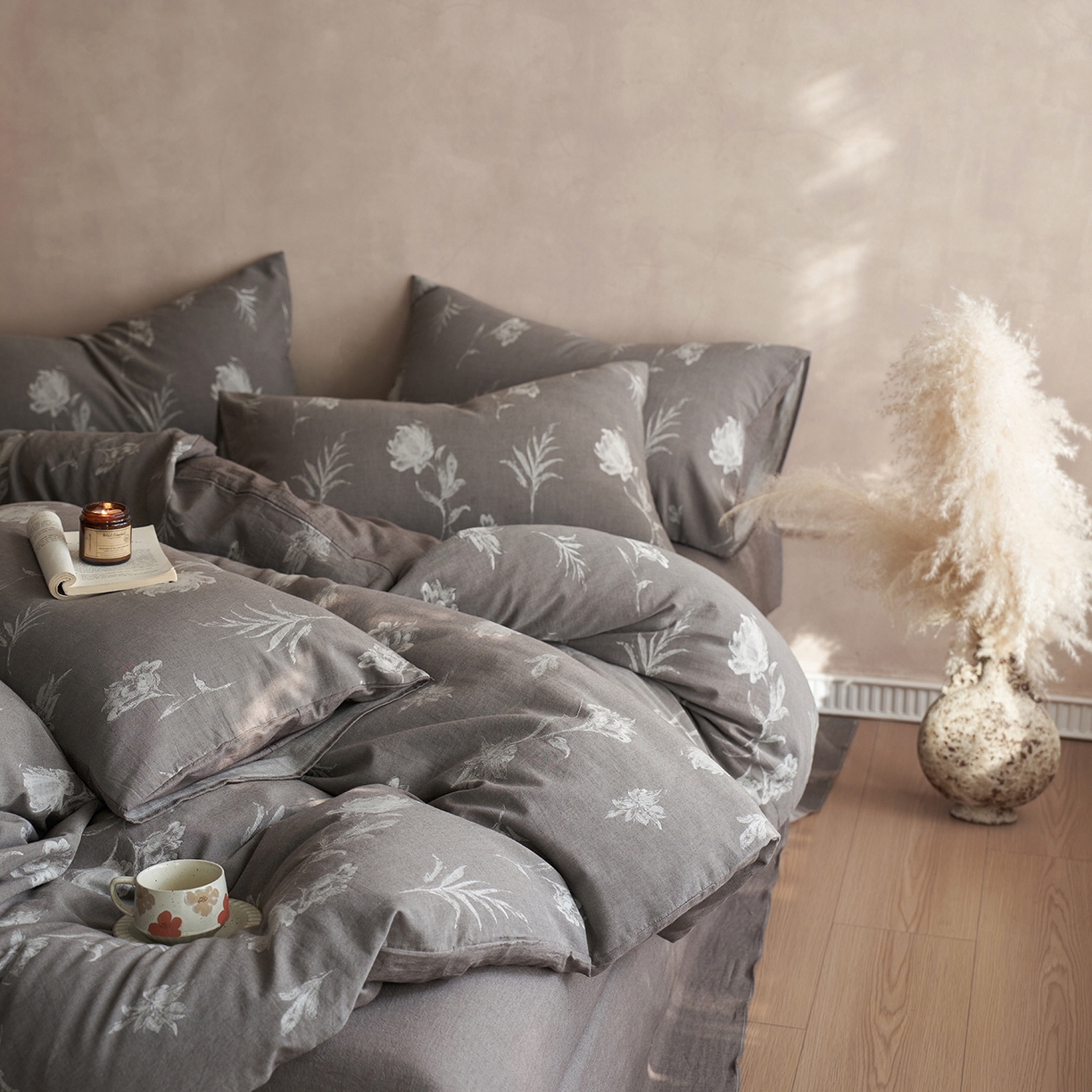 91家纺网 家纺一手货源 找家纺 梵克保罗 2025秋冬新款全棉水洗色织大提花四件套 薄雾玫瑰-灰咖