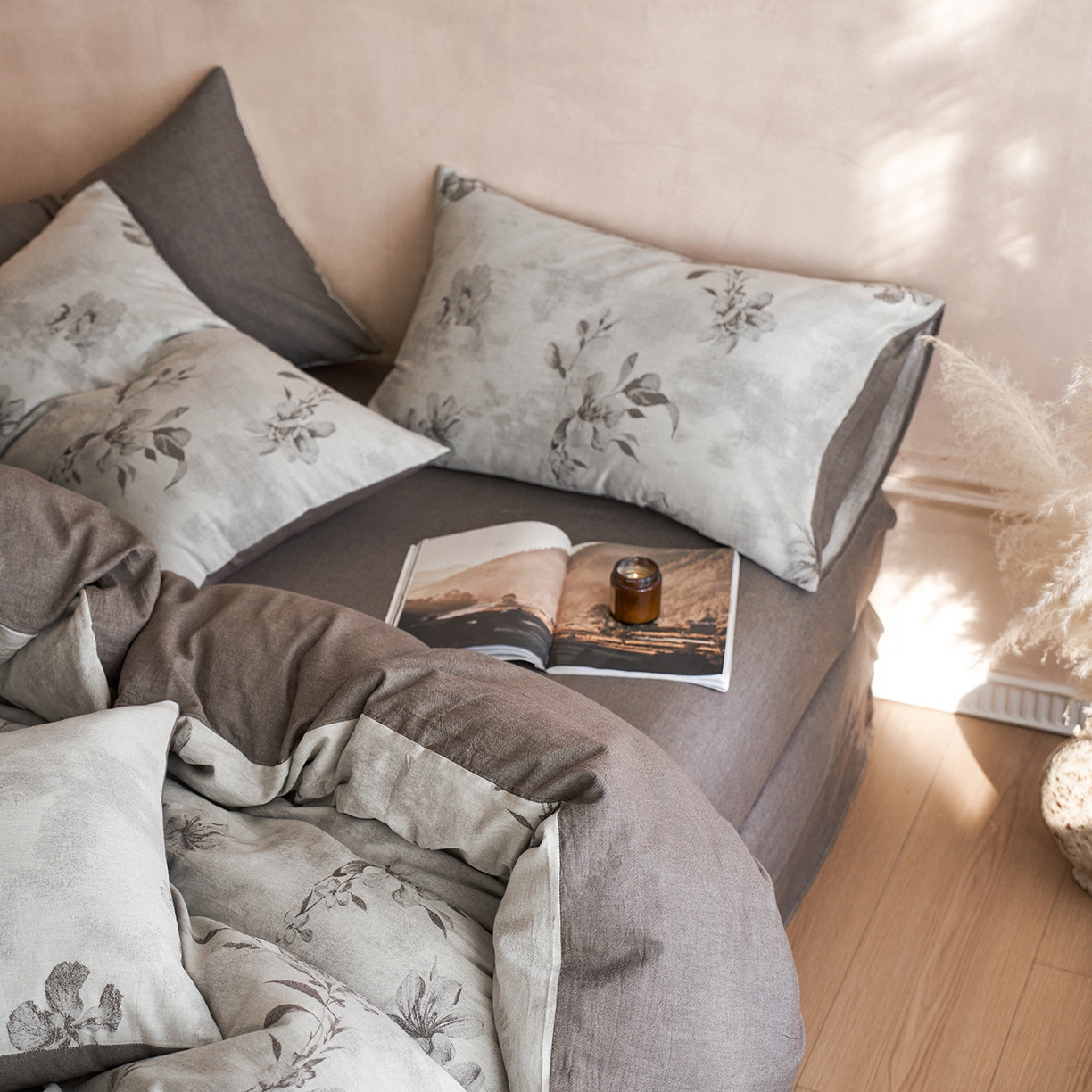 91家纺网 家纺一手货源 找家纺 梵克保罗 2025秋冬新款全棉水洗色织大提花四件套 紫丹-灰咖