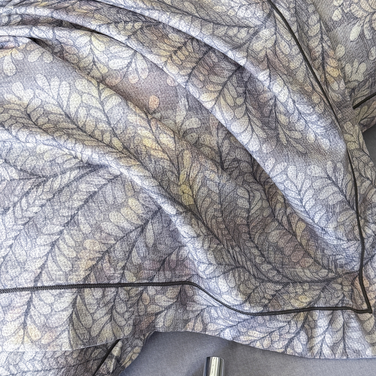 91家纺网 家纺一手货源 找家纺 梵克保罗 2025秋冬新款数码印花全棉磨毛单被套三件套四件套系列 麦穗花期-灰