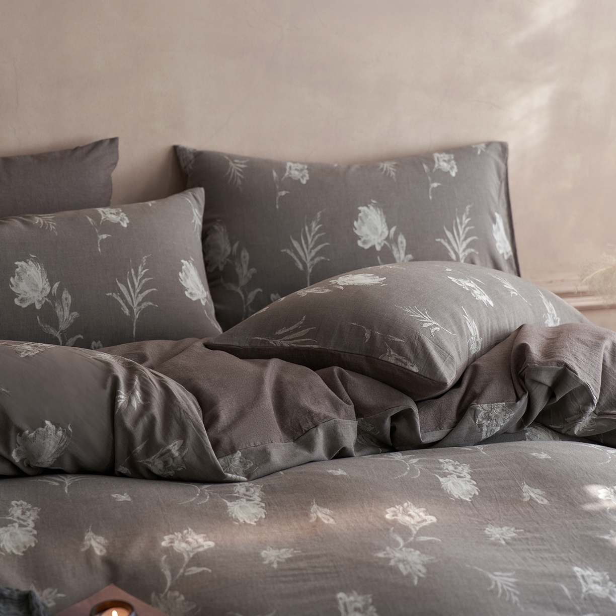 91家纺网 家纺一手货源 找家纺 梵克保罗 2025秋冬新款全棉水洗色织大提花四件套 薄雾玫瑰-灰咖