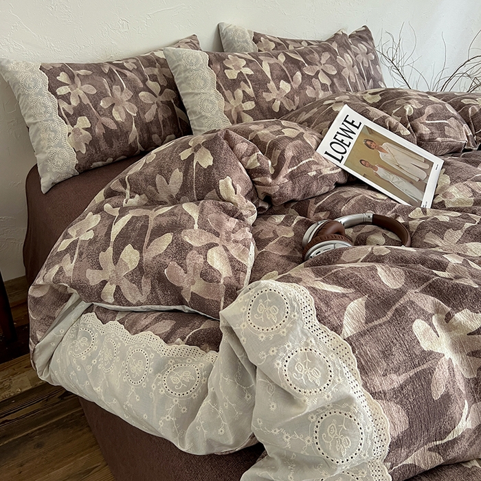 91家纺网 家纺一手货源 找家纺 梵克保罗 2025新款亚麻复古花边系列四件套 花影棕