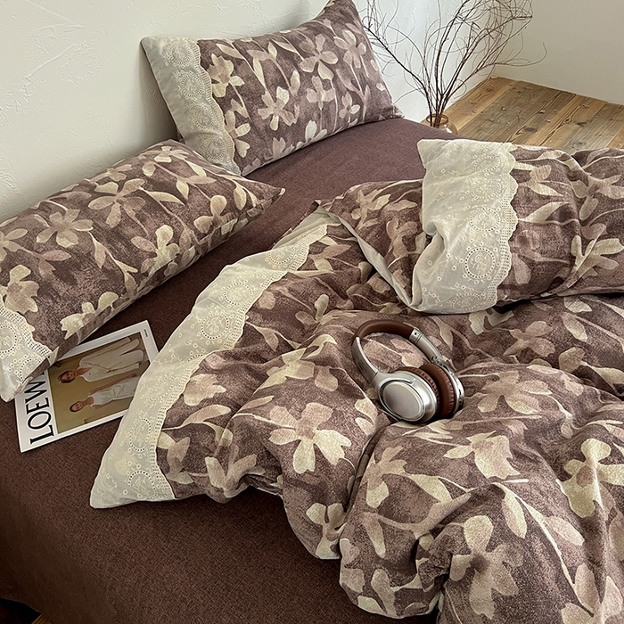 91家纺网 家纺一手货源 找家纺 梵克保罗 2025新款亚麻复古花边系列四件套 花影棕