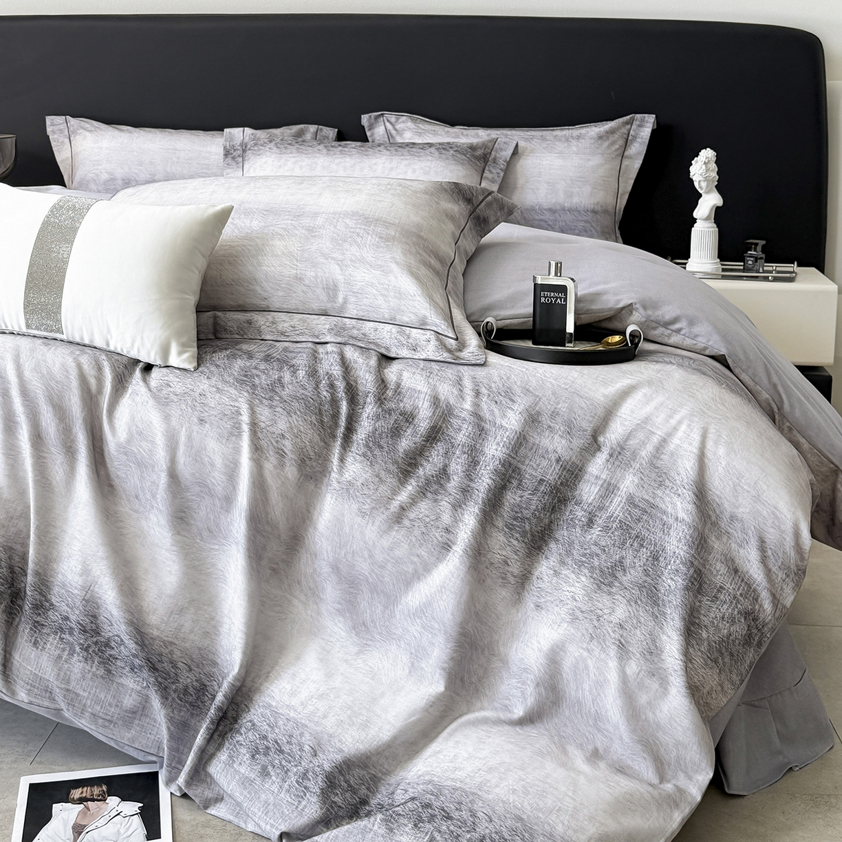 91家纺网 家纺一手货源 找家纺 梵克保罗 2025秋冬新款数码印花全棉磨毛单被套三件套四件套系列 苏菲庄园-灰