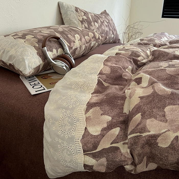 91家纺网 家纺一手货源 找家纺 梵克保罗 2025新款亚麻复古花边系列四件套 花影棕