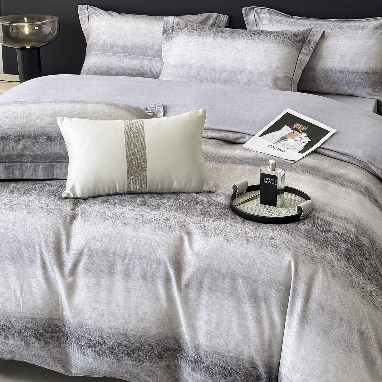 91家纺网 家纺一手货源 找家纺 梵克保罗 2025秋冬新款数码印花全棉磨毛单被套三件套四件套系列 苏菲庄园-灰