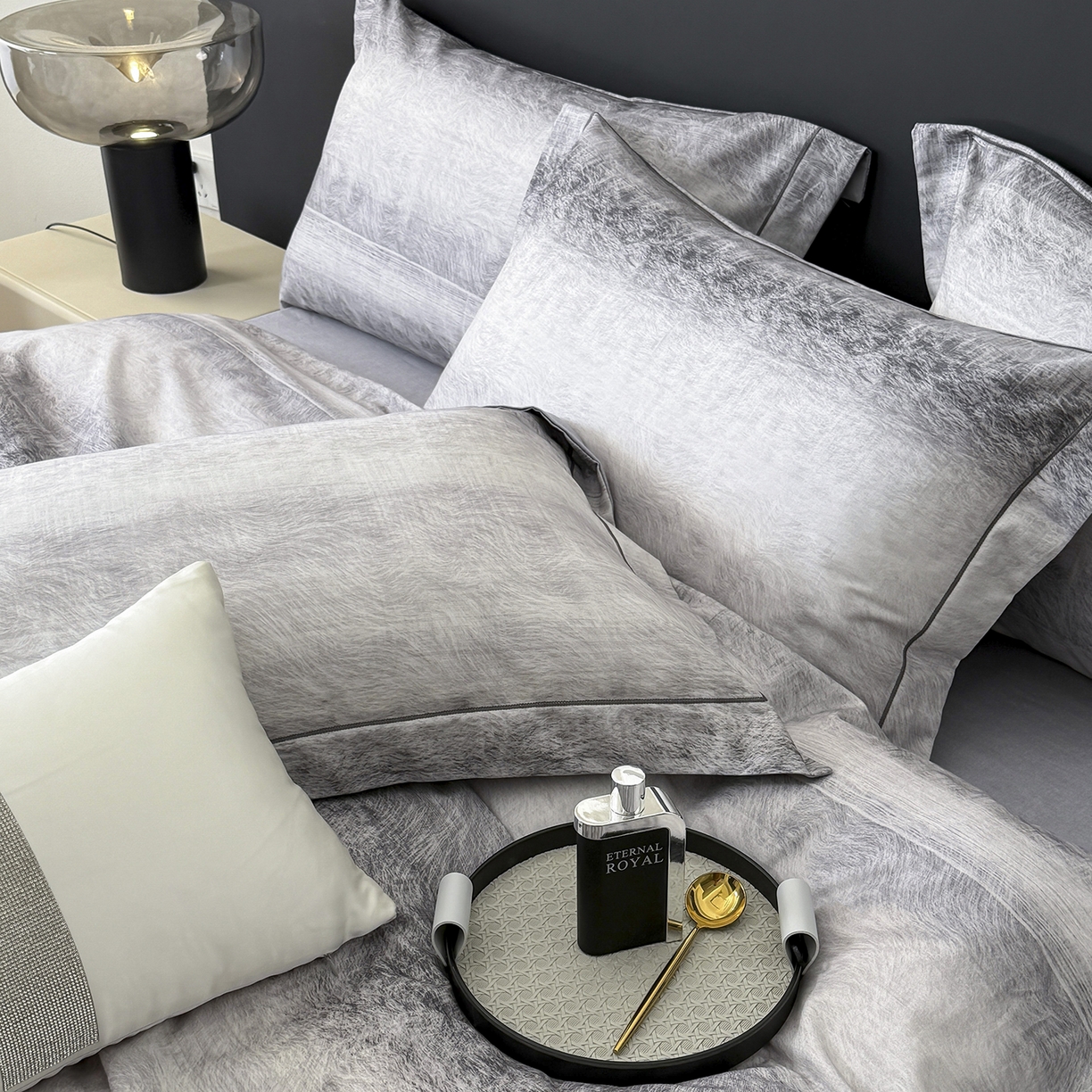 91家纺网 家纺一手货源 找家纺 梵克保罗 2025秋冬新款数码印花全棉磨毛单被套三件套四件套系列 苏菲庄园-灰