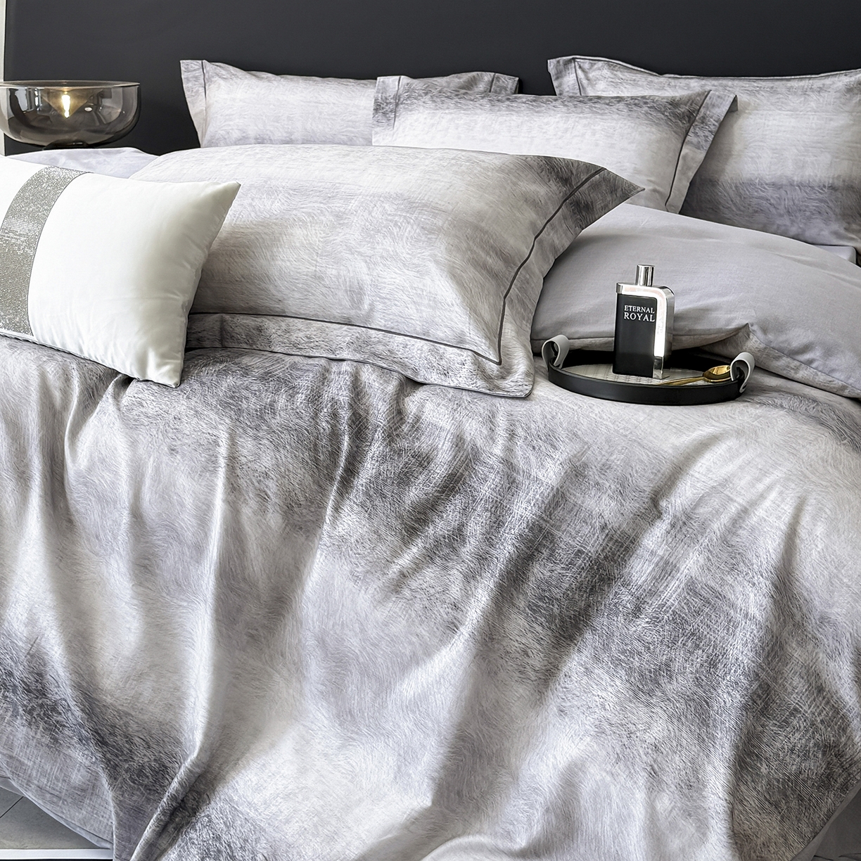 91家纺网 家纺一手货源 找家纺 梵克保罗 2025秋冬新款数码印花全棉磨毛单被套三件套四件套系列 苏菲庄园-灰