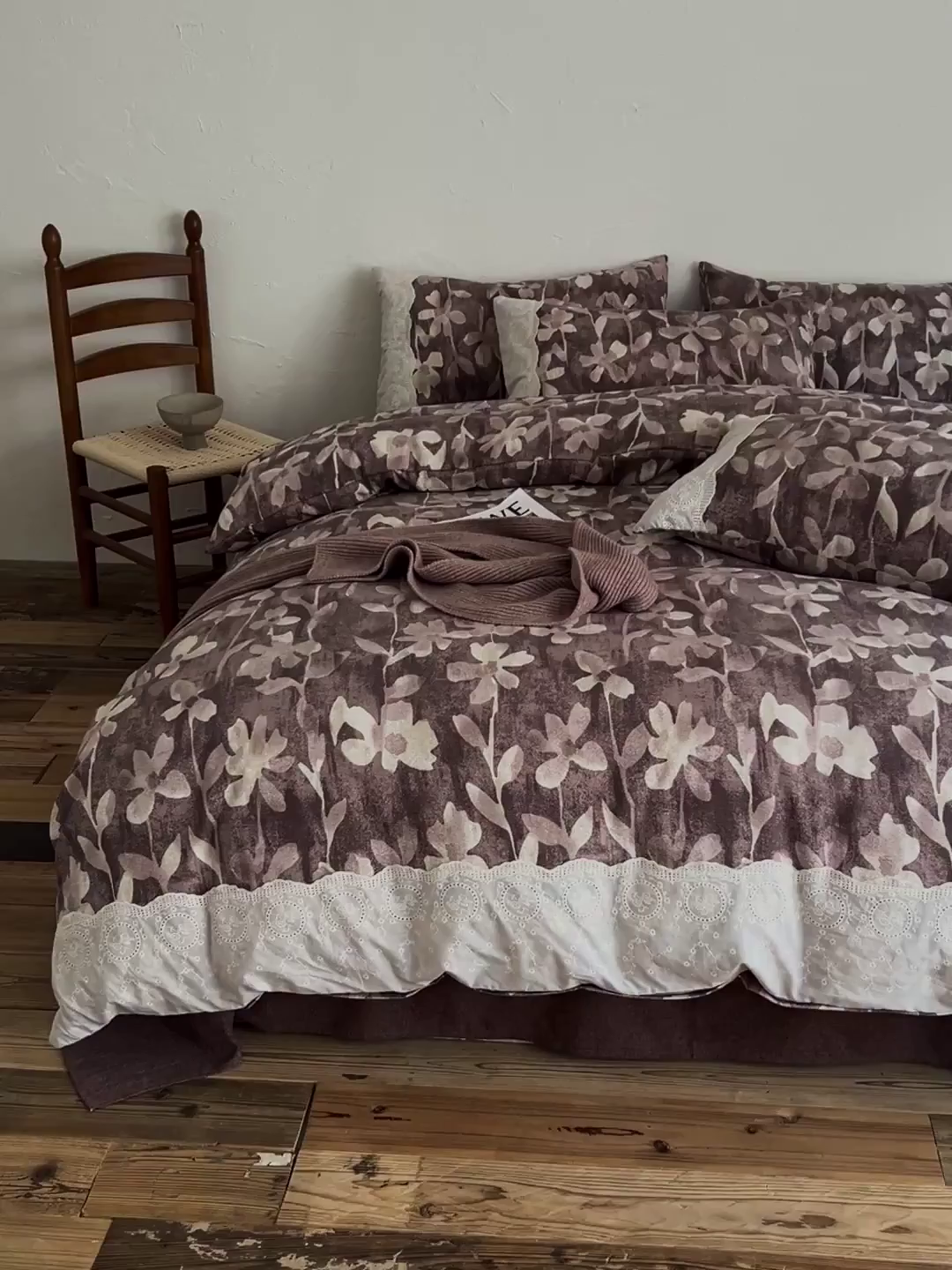 91家纺网 家纺一手货源 找家纺 梵克保罗 2025新款亚麻复古花边系列四件套 花影棕