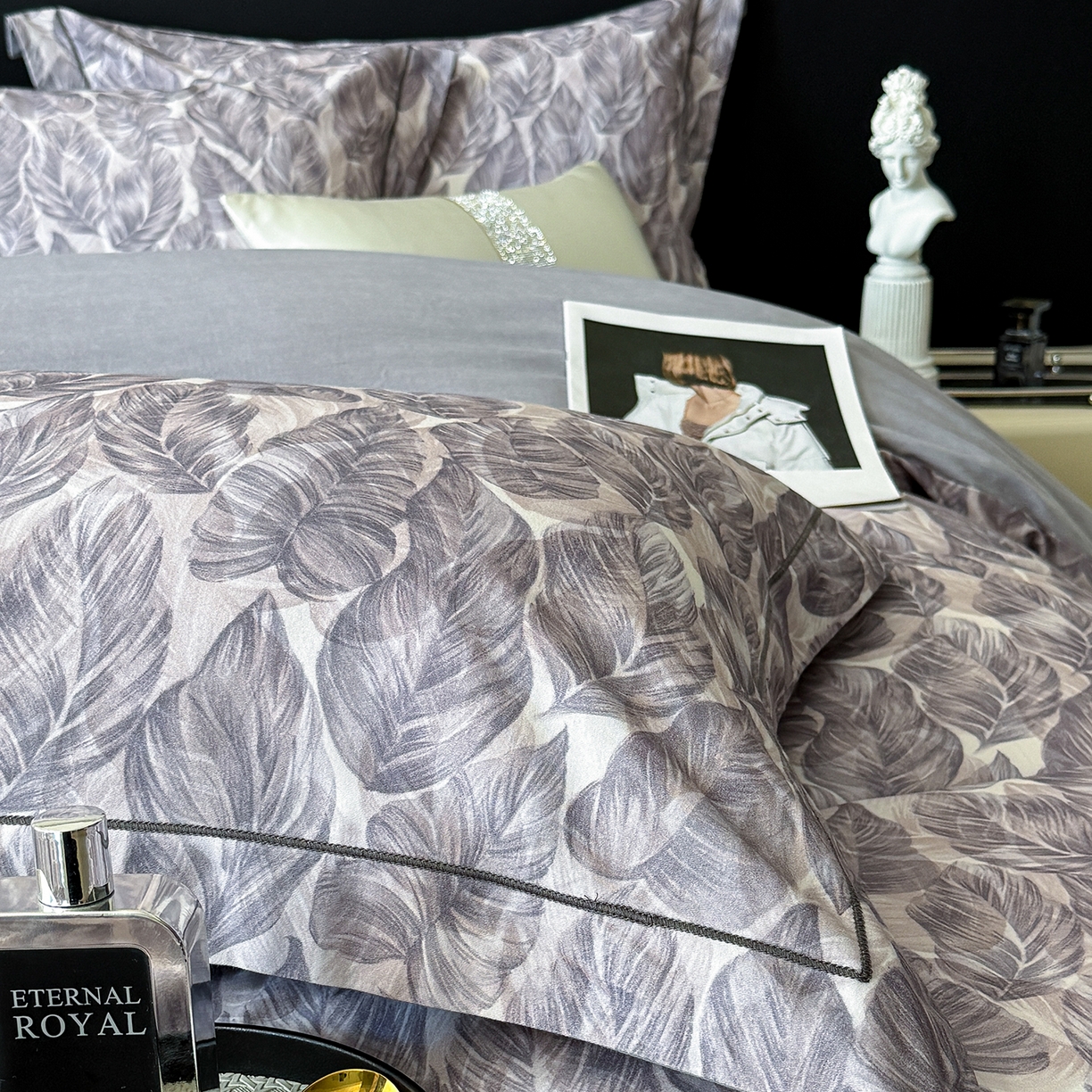 91家纺网 家纺一手货源 找家纺 梵克保罗 2025秋冬新款数码印花全棉磨毛单被套三件套四件套系列 如伊-灰