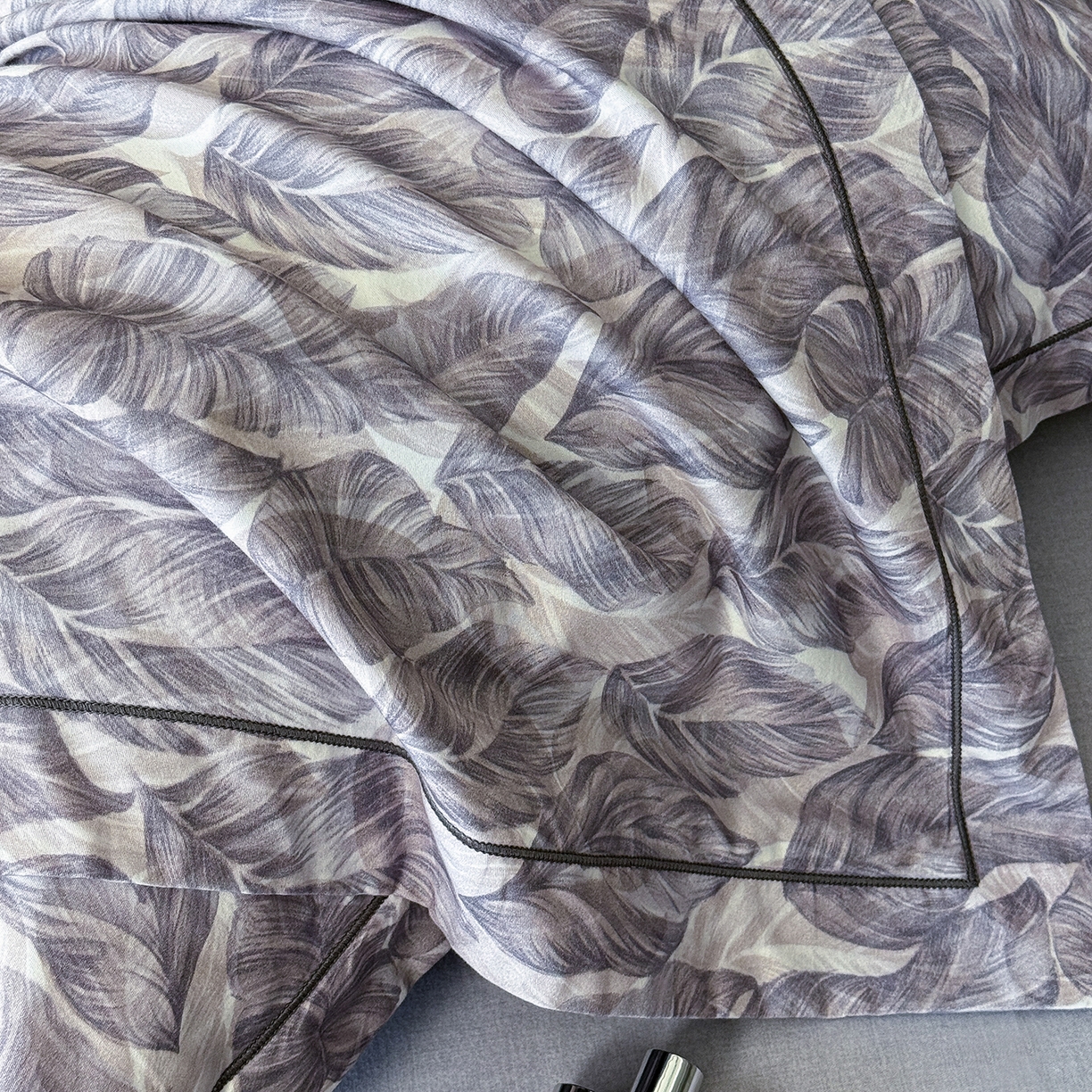 91家纺网 家纺一手货源 找家纺 梵克保罗 2025秋冬新款数码印花全棉磨毛单被套三件套四件套系列 如伊-灰