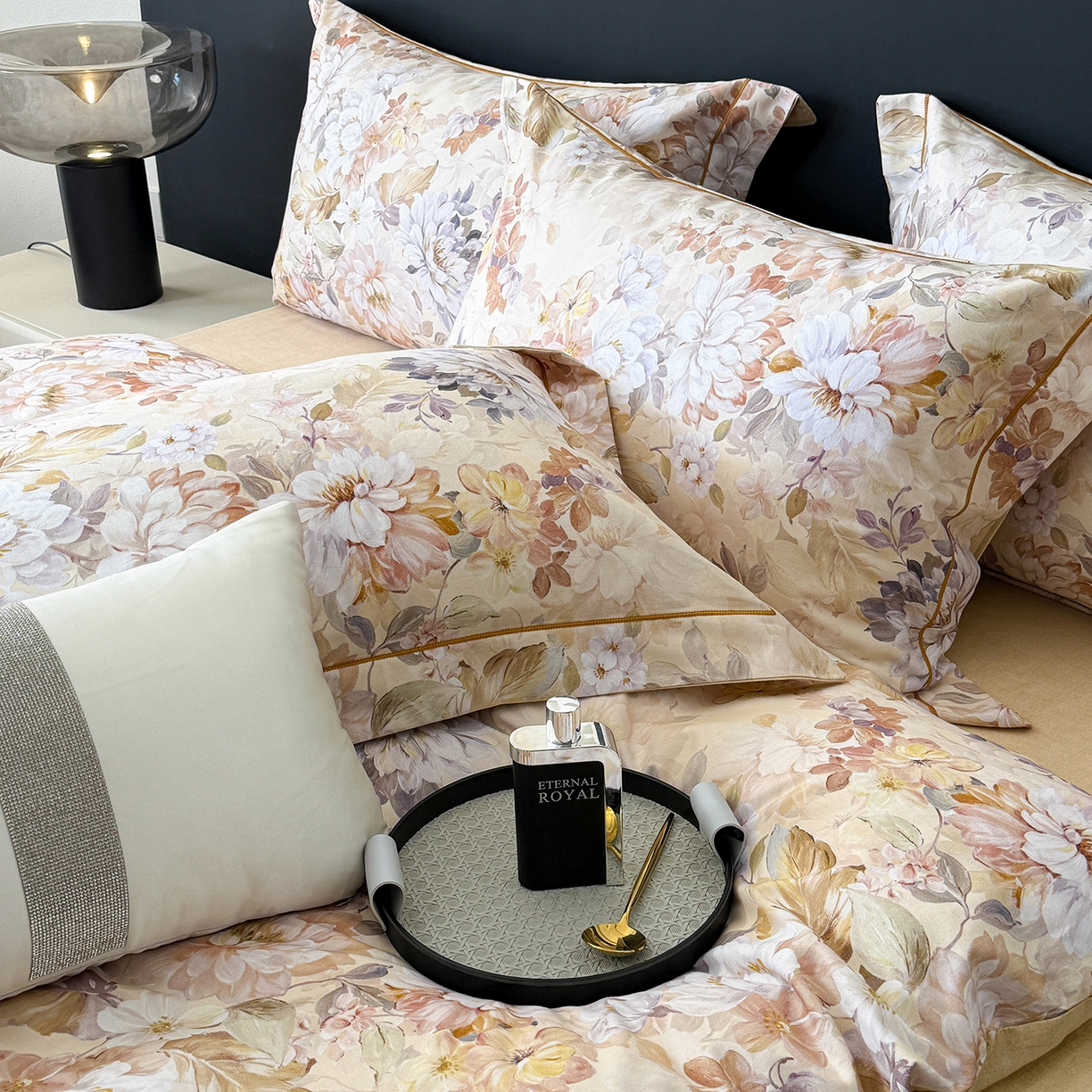 91家纺网 家纺一手货源 找家纺 梵克保罗 2025秋冬新款数码印花全棉磨毛单被套三件套四件套系列 曲艺芳华