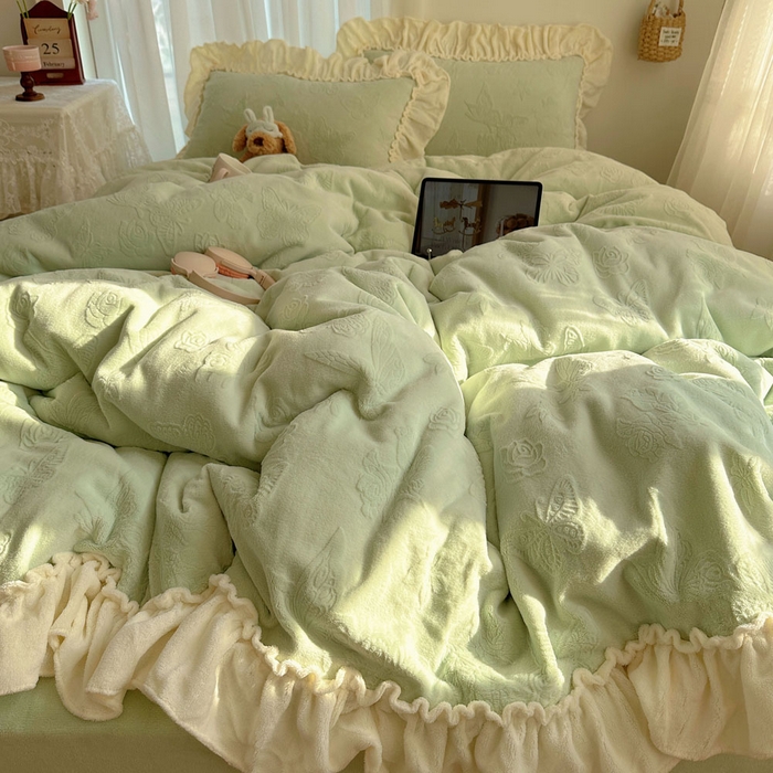 91家纺网 家纺一手货源 找家纺 六巷胡同 2025新款韩版花蝶仙踪A类全消光牛奶绒花边四件套 花蝶仙踪-青提绿