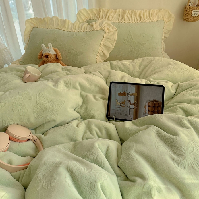 91家纺网 家纺一手货源 找家纺 六巷胡同 2025新款韩版花蝶仙踪A类全消光牛奶绒花边四件套 花蝶仙踪-青提绿