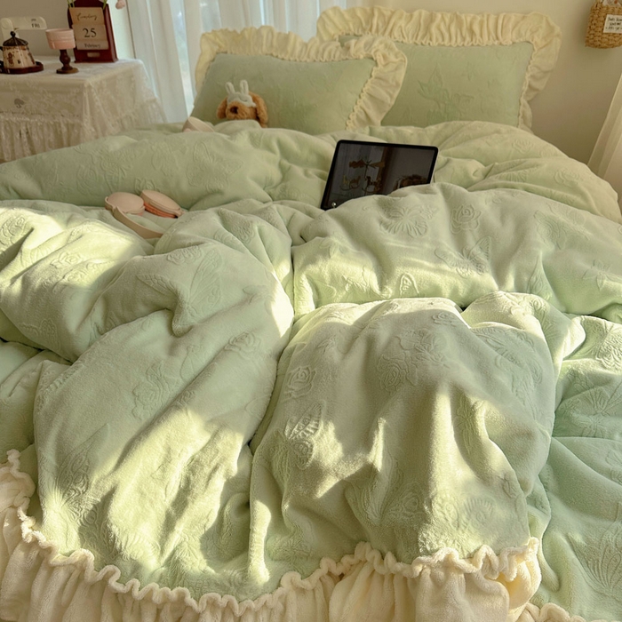 91家纺网 家纺一手货源 找家纺 六巷胡同 2025新款韩版花蝶仙踪A类全消光牛奶绒花边四件套 花蝶仙踪-青提绿