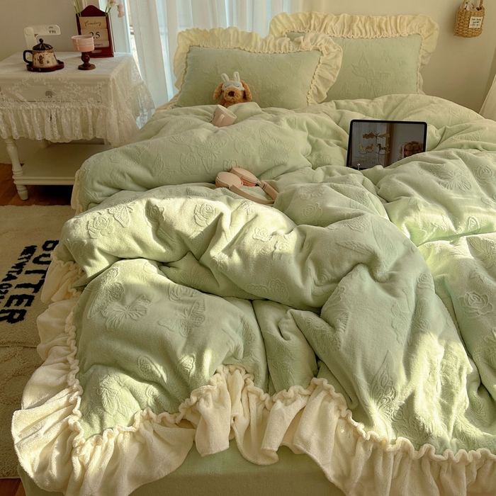 91家纺网 家纺一手货源 找家纺 六巷胡同 2025新款韩版花蝶仙踪A类全消光牛奶绒花边四件套 花蝶仙踪-青提绿