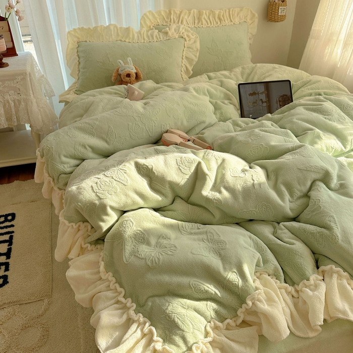 91家纺网 家纺一手货源 找家纺 六巷胡同 2025新款韩版花蝶仙踪A类全消光牛奶绒花边四件套 花蝶仙踪-青提绿