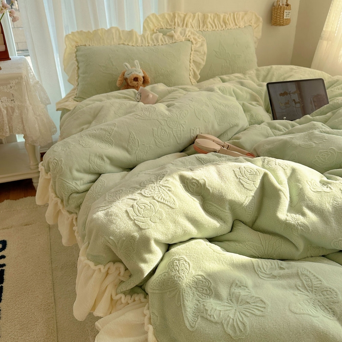 91家纺网 家纺一手货源 找家纺 六巷胡同 2025新款韩版花蝶仙踪A类全消光牛奶绒花边四件套 花蝶仙踪-青提绿