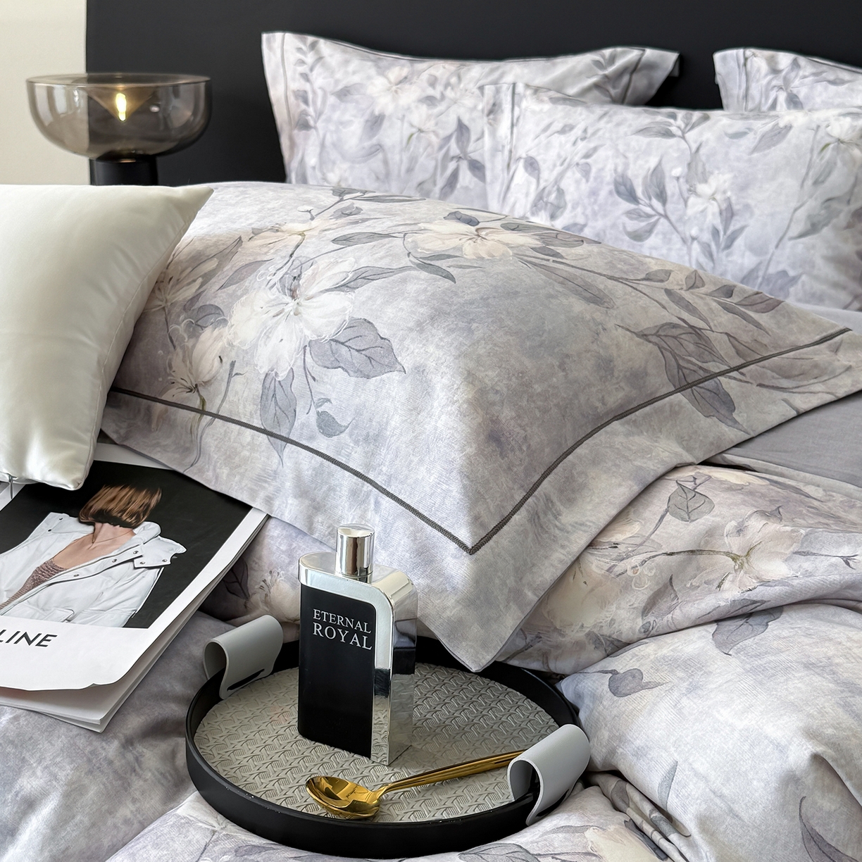 91家纺网 家纺一手货源 找家纺 梵克保罗 2025秋冬新款数码印花全棉磨毛单被套三件套四件套系列 琼枝-灰