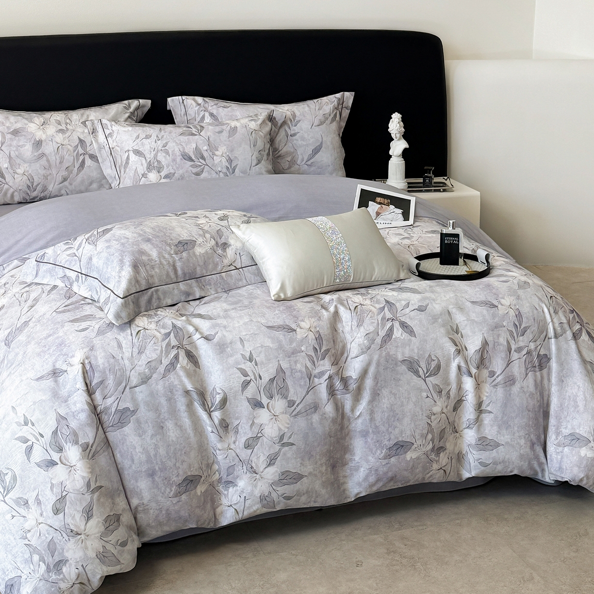 91家纺网 家纺一手货源 找家纺 梵克保罗 2025秋冬新款数码印花全棉磨毛单被套三件套四件套系列 琼枝-灰