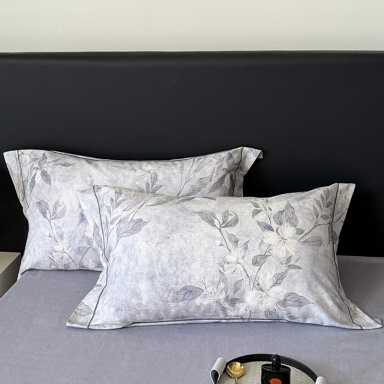 91家纺网 家纺一手货源 找家纺 梵克保罗 2025秋冬新款数码印花全棉磨毛单被套三件套四件套系列 琼枝-灰