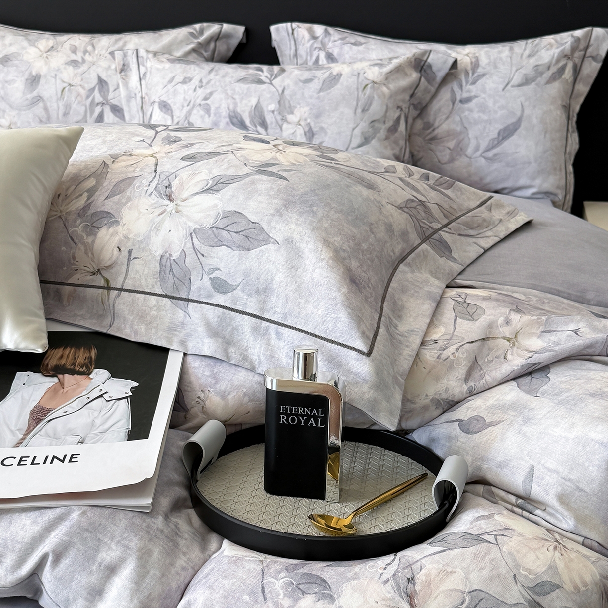 91家纺网 家纺一手货源 找家纺 梵克保罗 2025秋冬新款数码印花全棉磨毛单被套三件套四件套系列 琼枝-灰