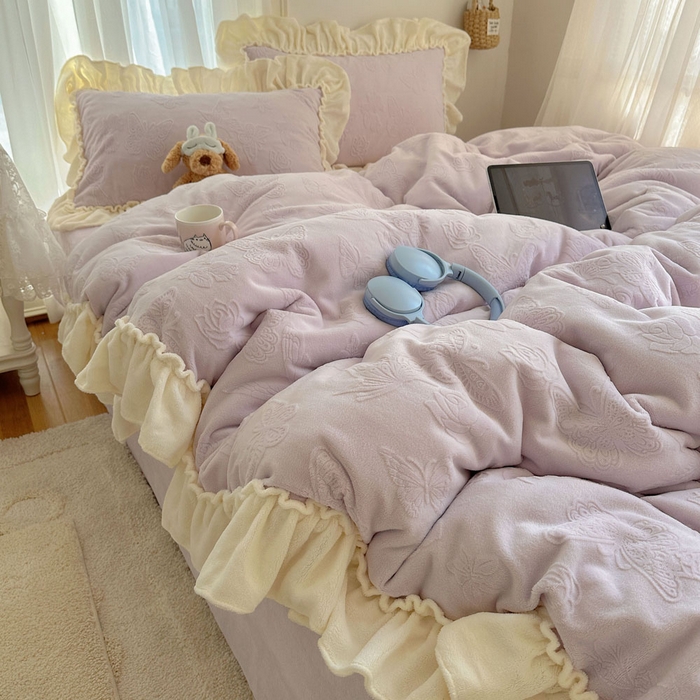 91家纺网 家纺一手货源 找家纺 六巷胡同 2025新款韩版花蝶仙踪A类全消光牛奶绒花边四件套 花蝶仙踪-少女紫