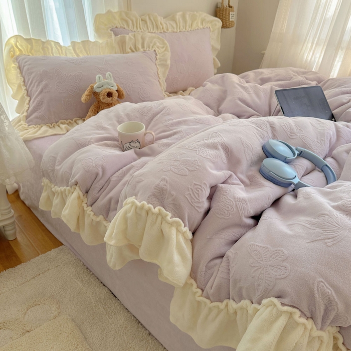 91家纺网 家纺一手货源 找家纺 六巷胡同 2025新款韩版花蝶仙踪A类全消光牛奶绒花边四件套 花蝶仙踪-少女紫